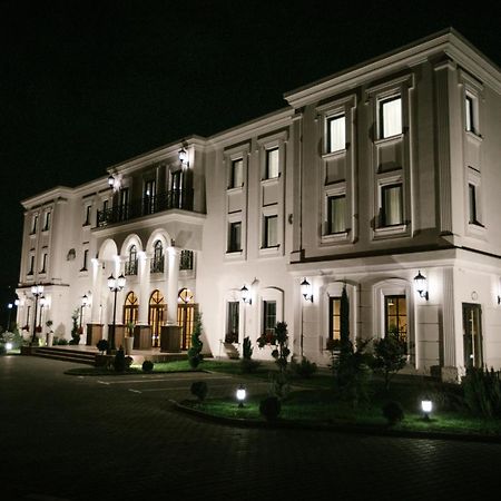 Hotel Beli Dvor Чачак Экстерьер фото