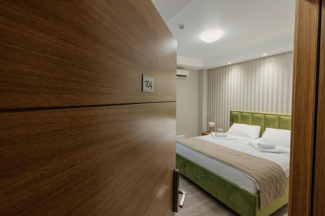 Hotel Beli Dvor Чачак Экстерьер фото