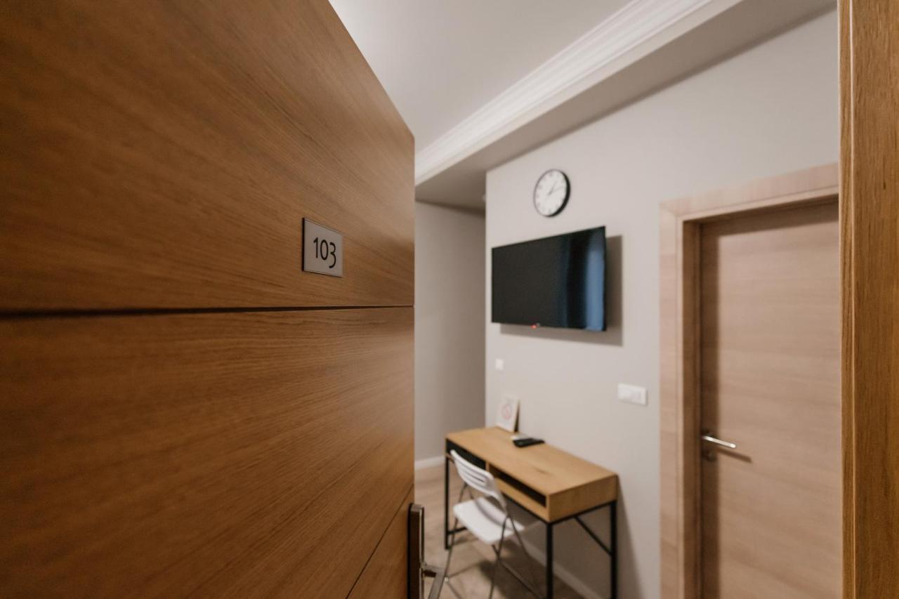 Hotel Beli Dvor Чачак Экстерьер фото
