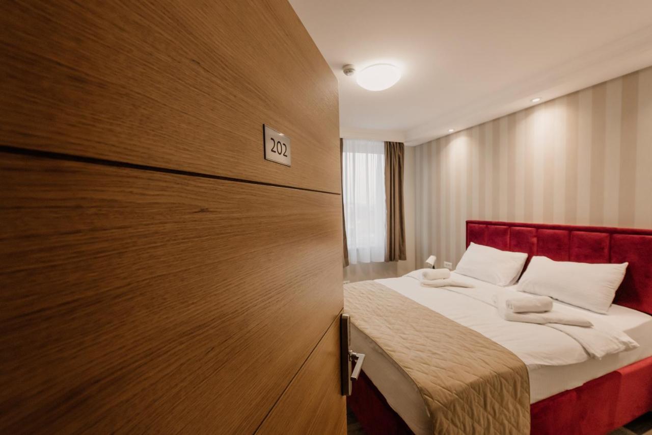 Hotel Beli Dvor Чачак Экстерьер фото