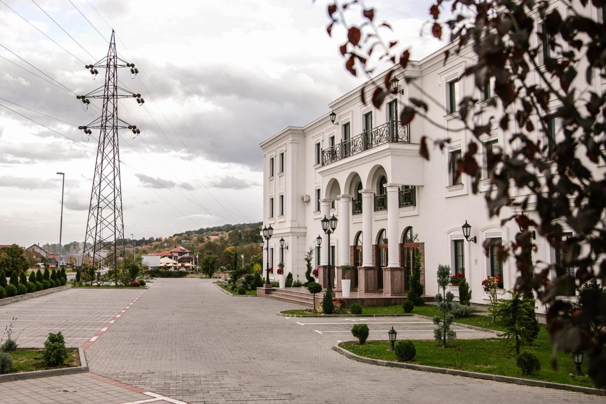 Hotel Beli Dvor Чачак Экстерьер фото