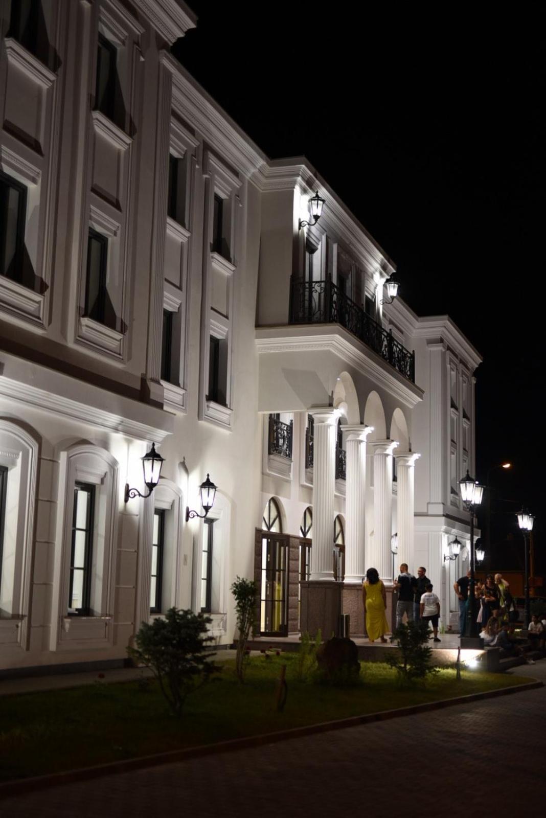 Hotel Beli Dvor Чачак Экстерьер фото