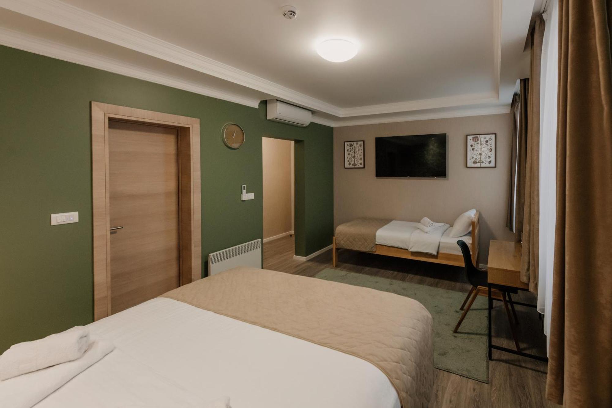 Hotel Beli Dvor Чачак Экстерьер фото