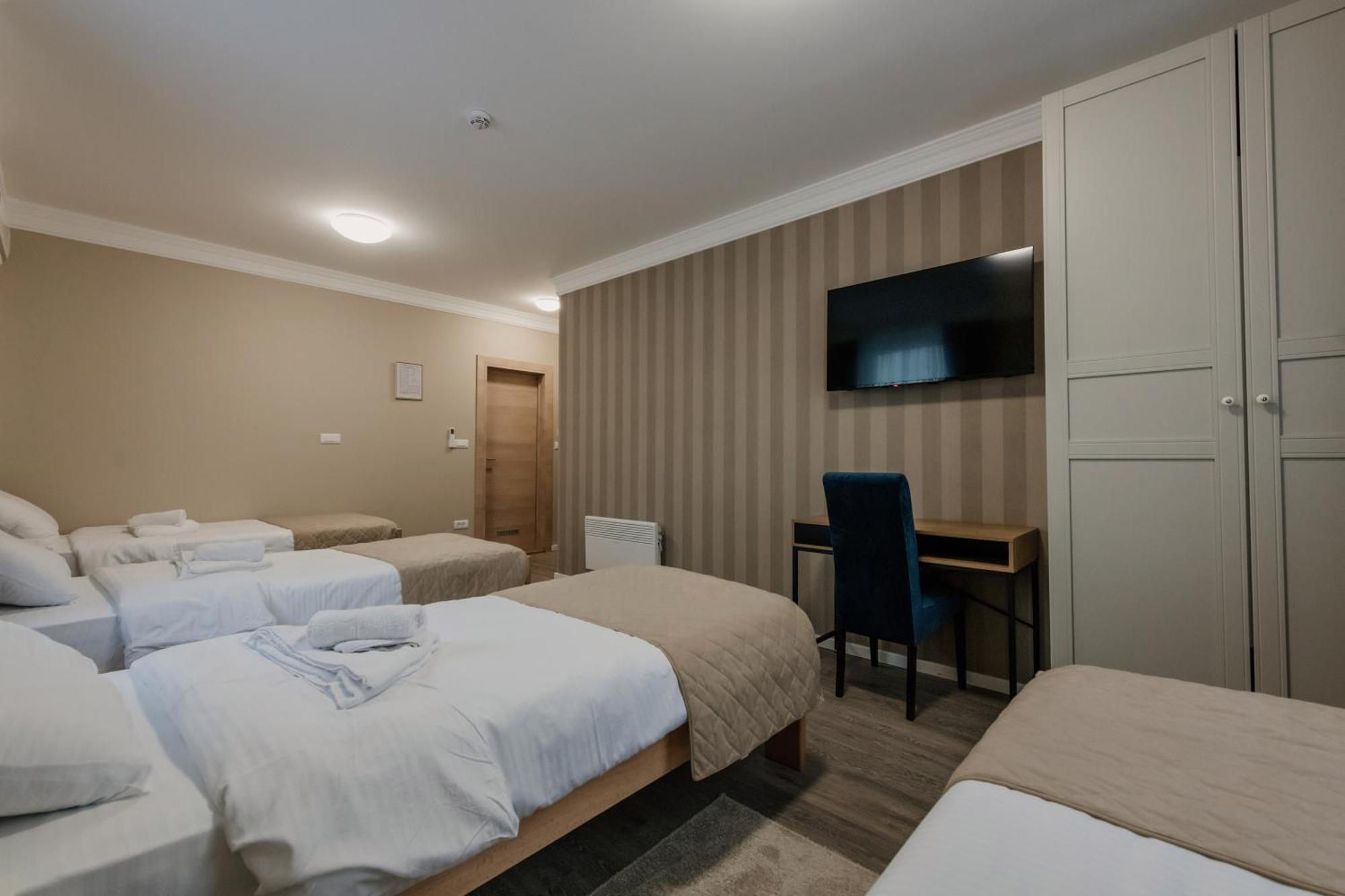 Hotel Beli Dvor Чачак Экстерьер фото