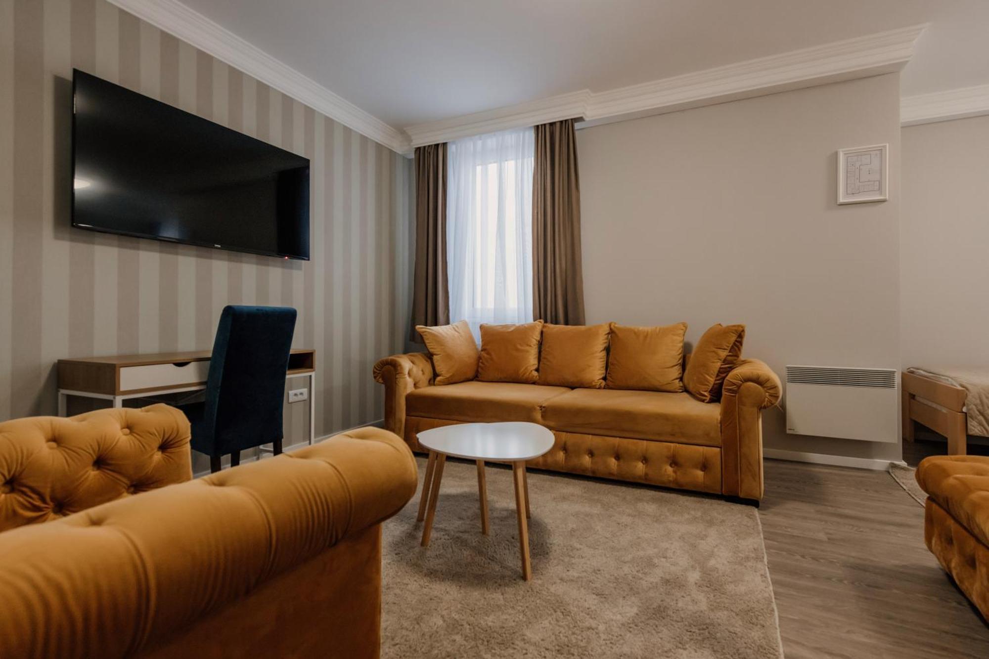 Hotel Beli Dvor Чачак Экстерьер фото