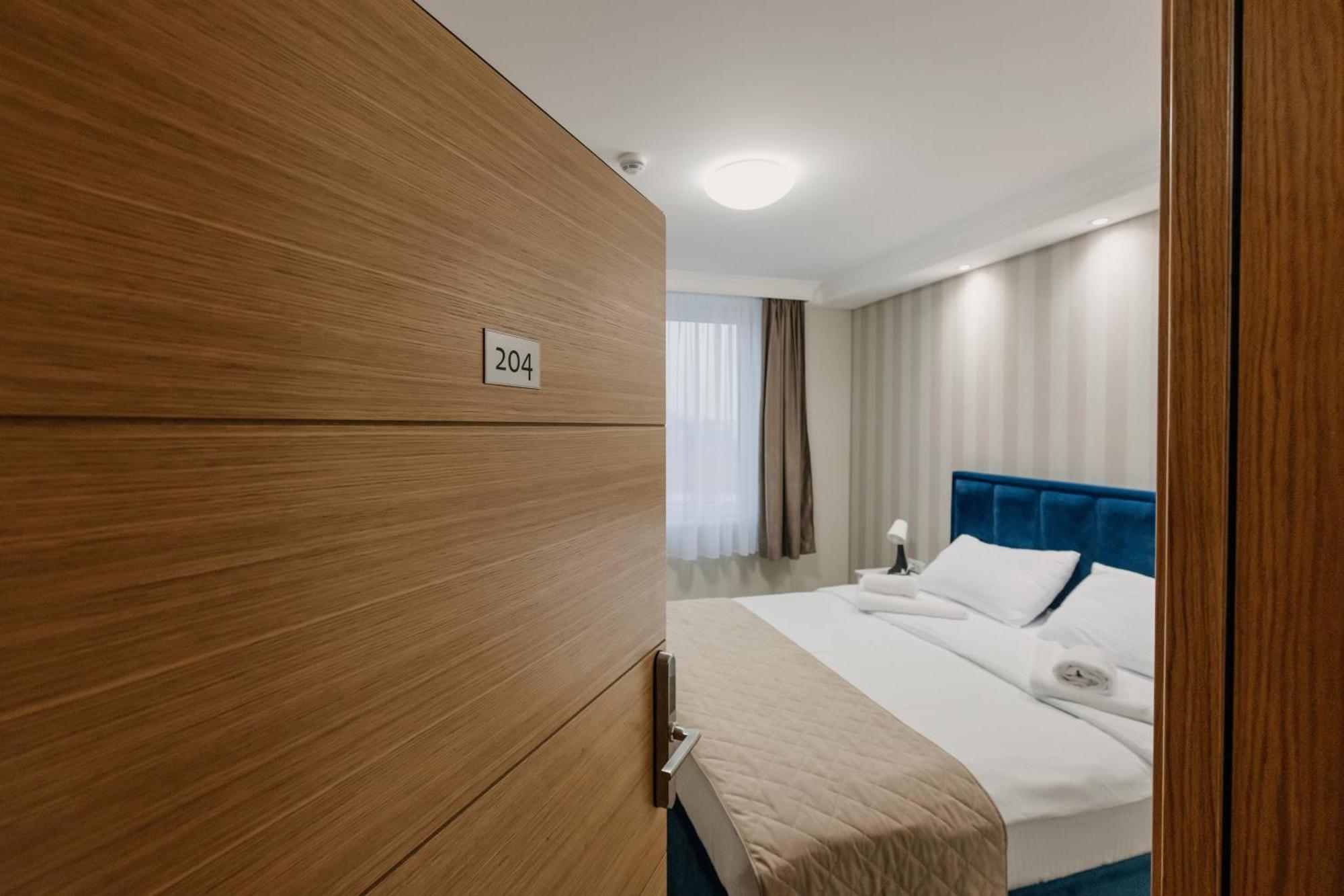 Hotel Beli Dvor Чачак Экстерьер фото