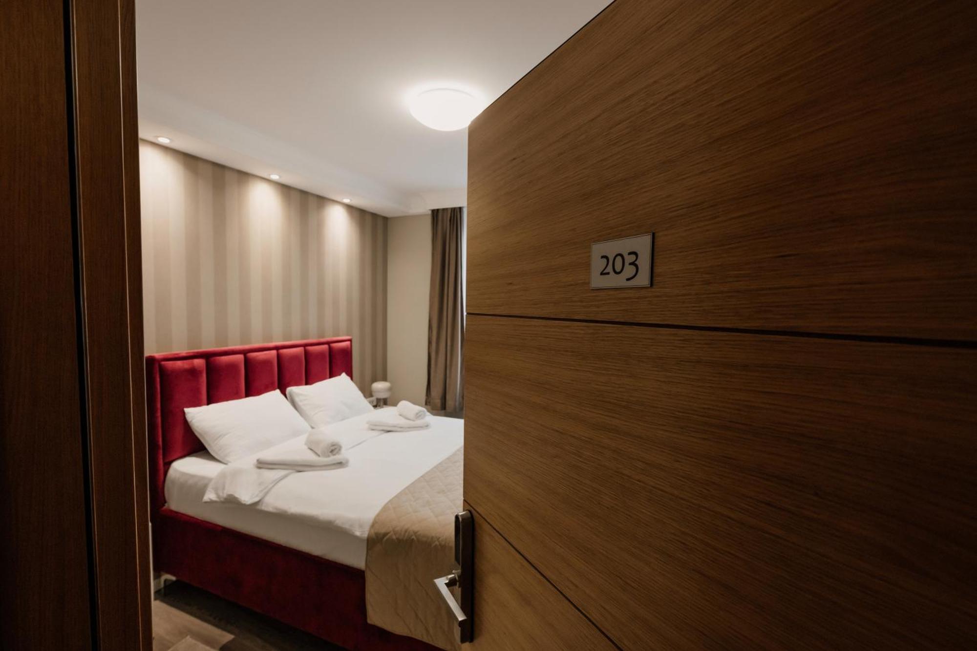 Hotel Beli Dvor Чачак Экстерьер фото