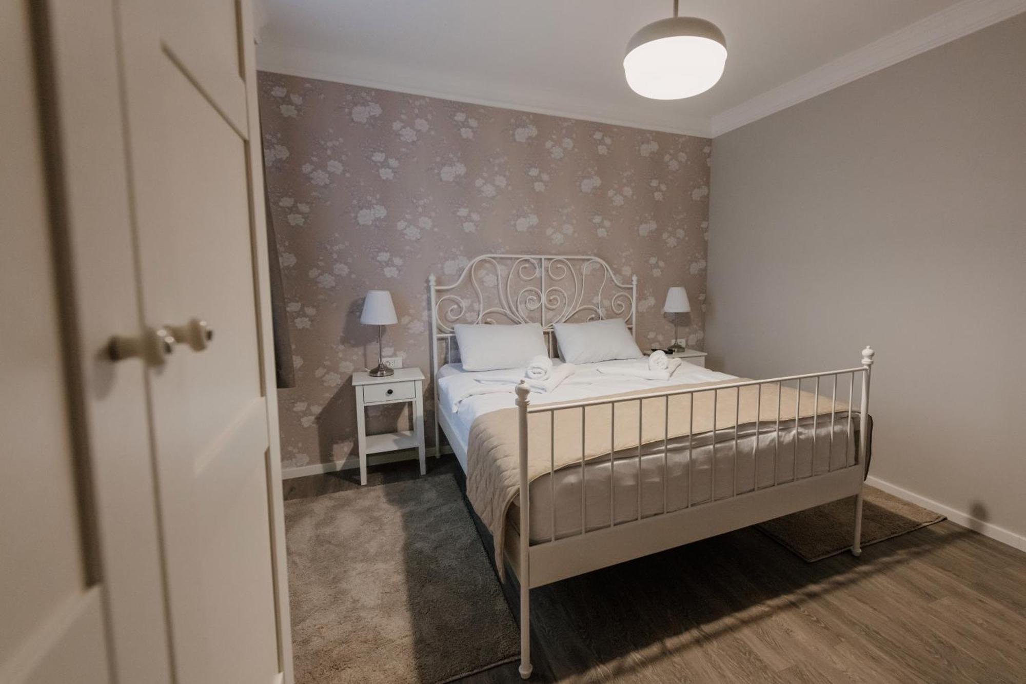 Hotel Beli Dvor Чачак Экстерьер фото